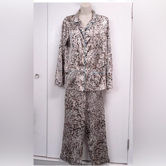 Pink Pajamas Brown/Tan Leopard Soft Buttery Smooth Casual Sateen Button Up; M - Picture 1 of 9